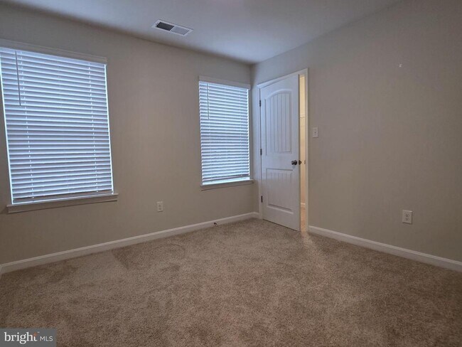 Building Photo - 71 Filbert Dr