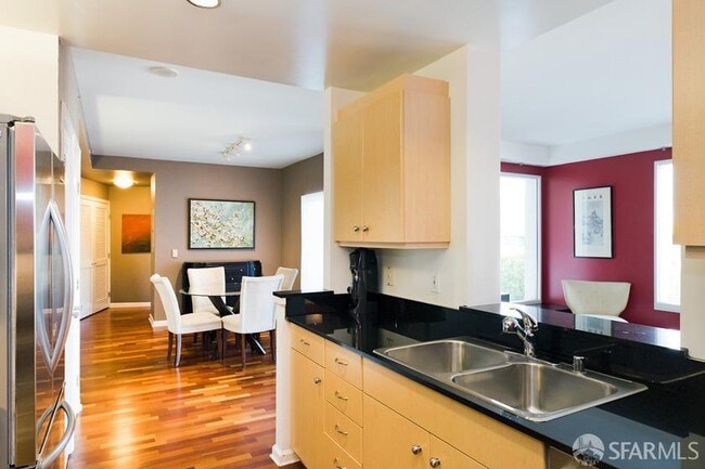 Building Photo - 140 Van Ness Ave