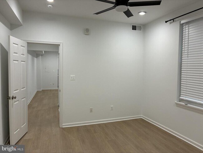 Building Photo - 1447 Chapin St NW