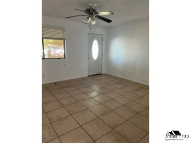 Building Photo - 4 bedroom, 2 bath