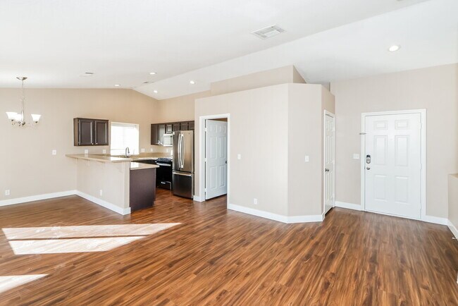 Building Photo - 925 Sunnyfield Way