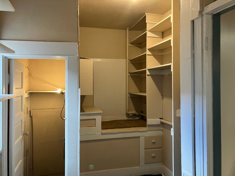 Building Photo - 1707 W Mansfield Ave