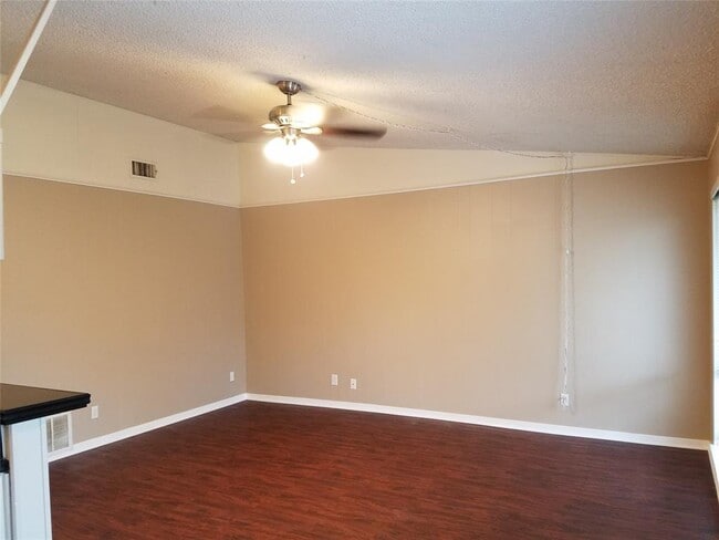 Building Photo - 606 W 51st St