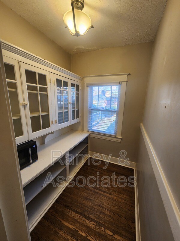 Building Photo - 2029 Baringer Ave