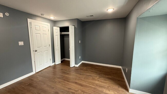Building Photo - 21 E School House Ln