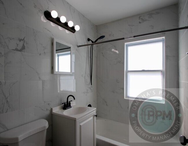 Building Photo - 3309 S 32nd Ave