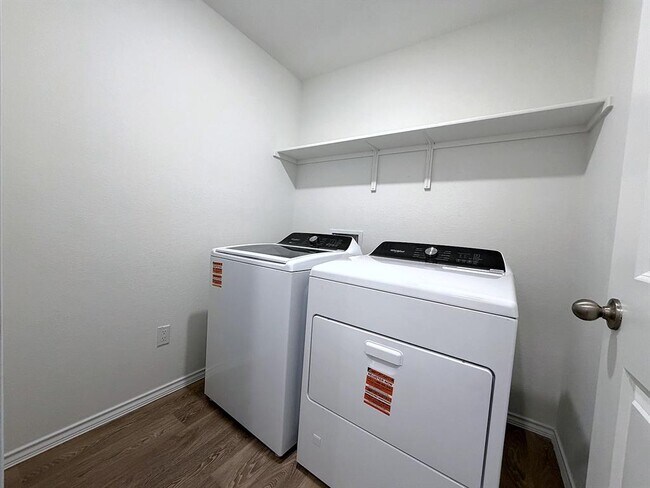 Building Photo - 348 San Juan Trl