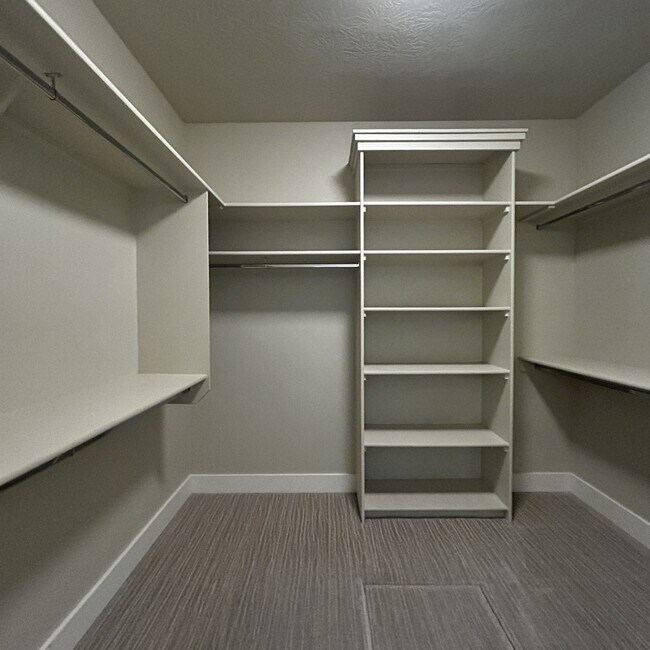 Building Photo - 3440 E Girdner Dr