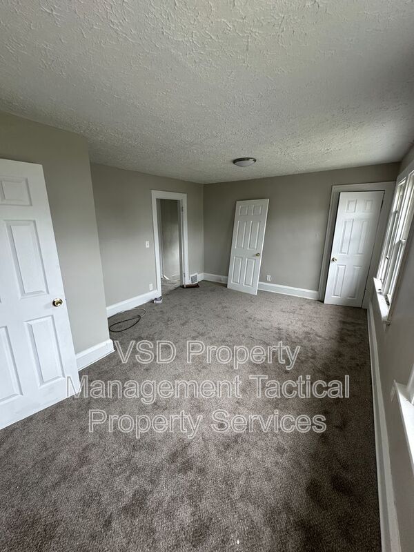 Building Photo - 13827 S Parkway Dr