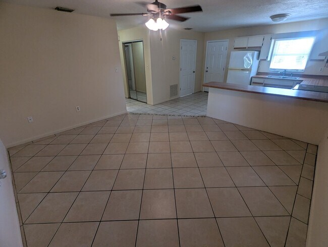 Building Photo - 824 N St Clair Abrams Ave
