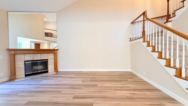 Building Photo - 1100 Sunshine Cir