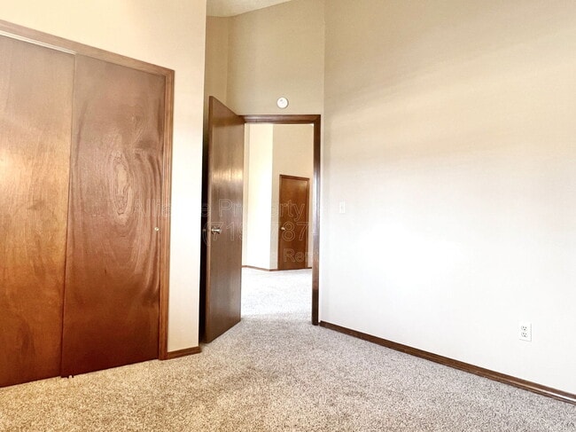 Building Photo - 5589 Tamworth Dr