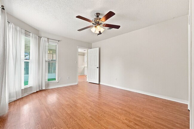 Building Photo - 148 Meadowbrook Ct