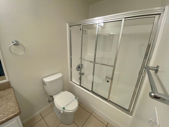 Building Photo - *Special* 1 Bedroom, 1 Bath Condo in Pacific Pines Community