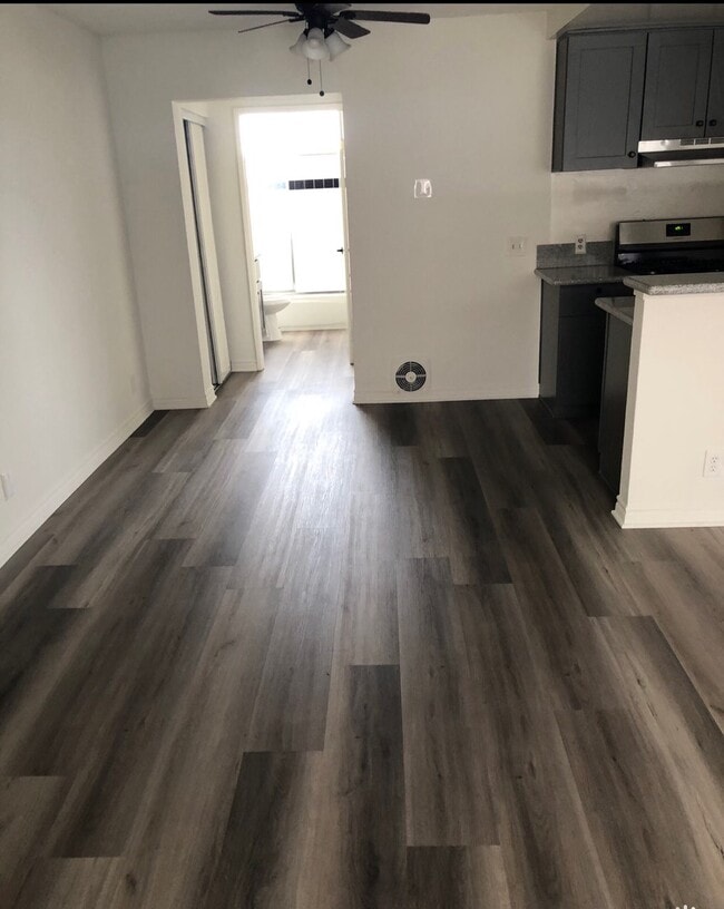 Building Photo - 1402 N Alta Vista Blvd