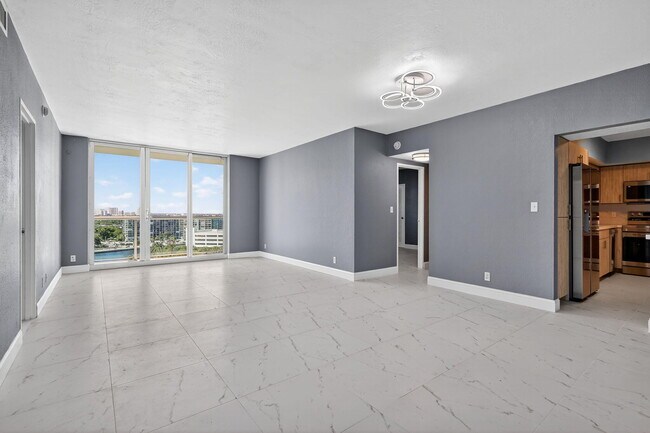 Building Photo - 3801 S Ocean Dr