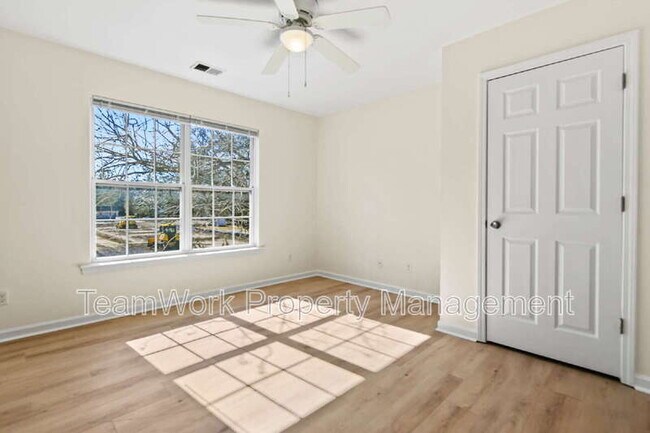 Building Photo - 131 Boone St