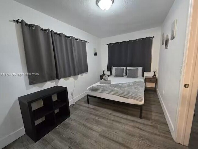 Building Photo - 7638 N Miami Ave