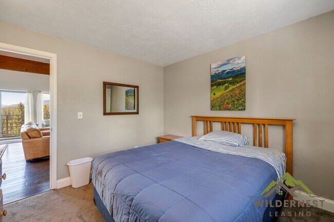 Building Photo - Buffalo Ridge - Spacious unit with Wifi, Covered Parking & Clubhouse