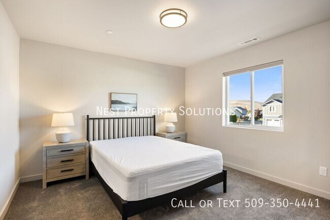 Building Photo - 370 Ivy St NE