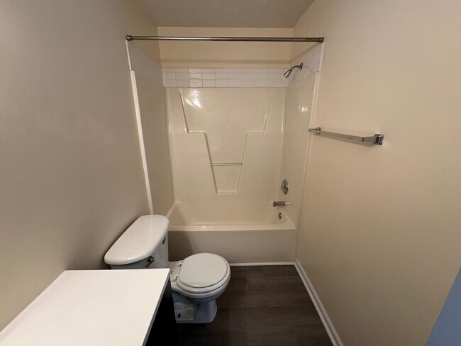 Building Photo - 885 Ridge Rd