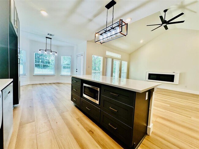 Building Photo - 15113 N Flamingo Dr