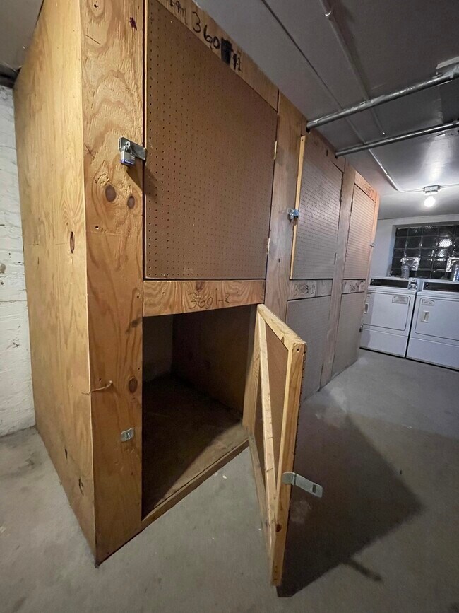 Building Photo - 3601 W Le Moyne St