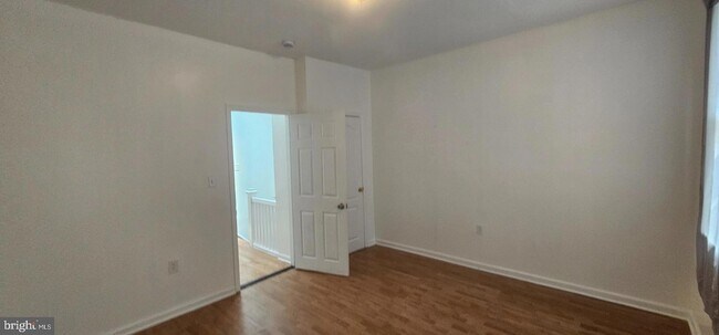 Building Photo - 2548 Oswego Ave