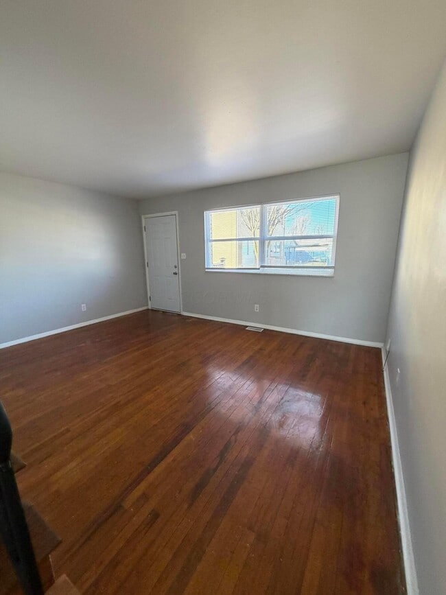 Building Photo - 1975 Dunbar Dr