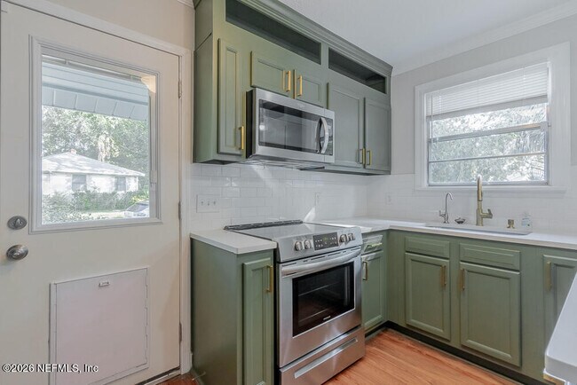 Building Photo - 1375 Menna St