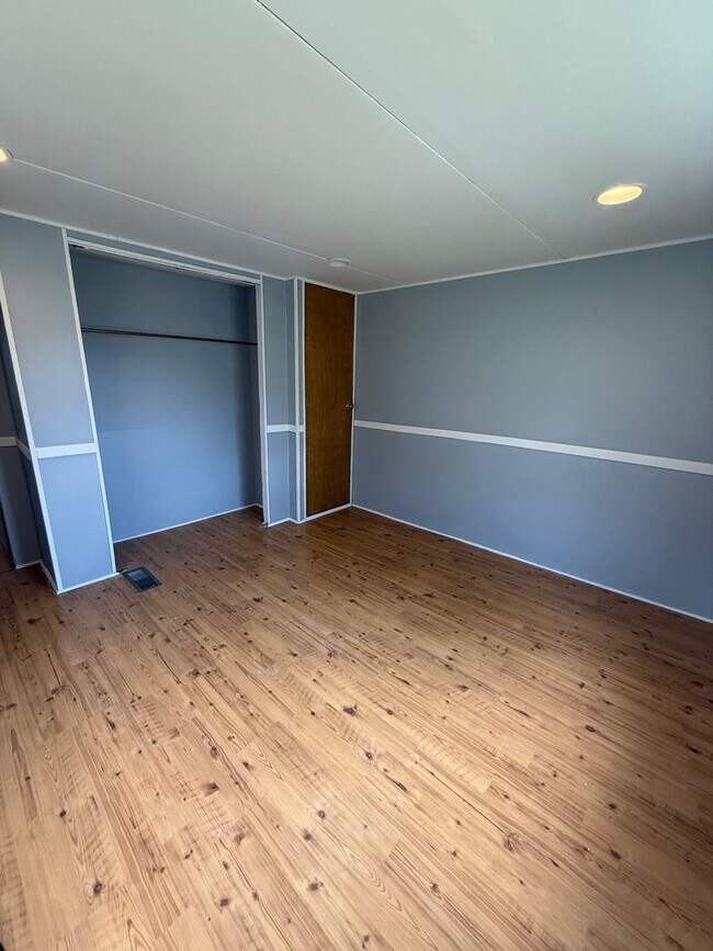 Building Photo - 2 Bedroom / 1 Bath Manufactured Home Kingsport TN