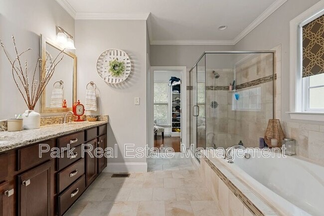 Building Photo - 215 Harrison Pond Dr