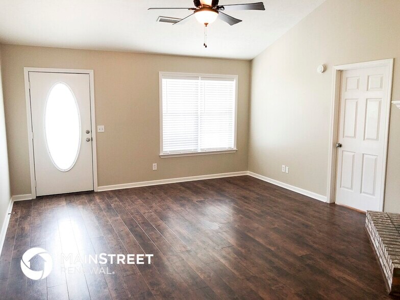 Building Photo - 221 Brittany Dr