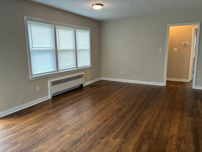Building Photo - 2520 Proctor Knott Dr