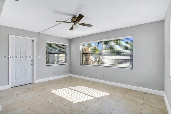 Building Photo - 1820 NW 35th Terrace