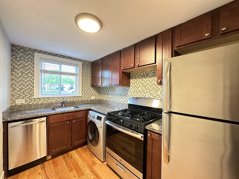 Building Photo - 432 Elm Pl