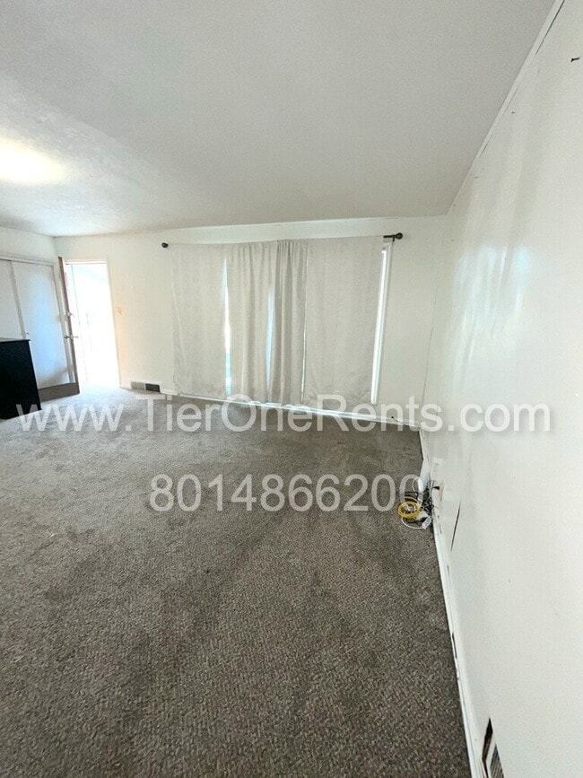 Building Photo - no deposit option available for qualified ...