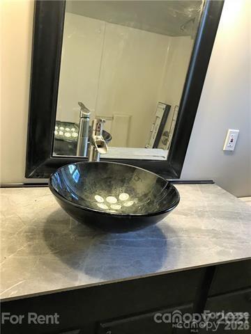 Building Photo - 5027 Baylor Dr