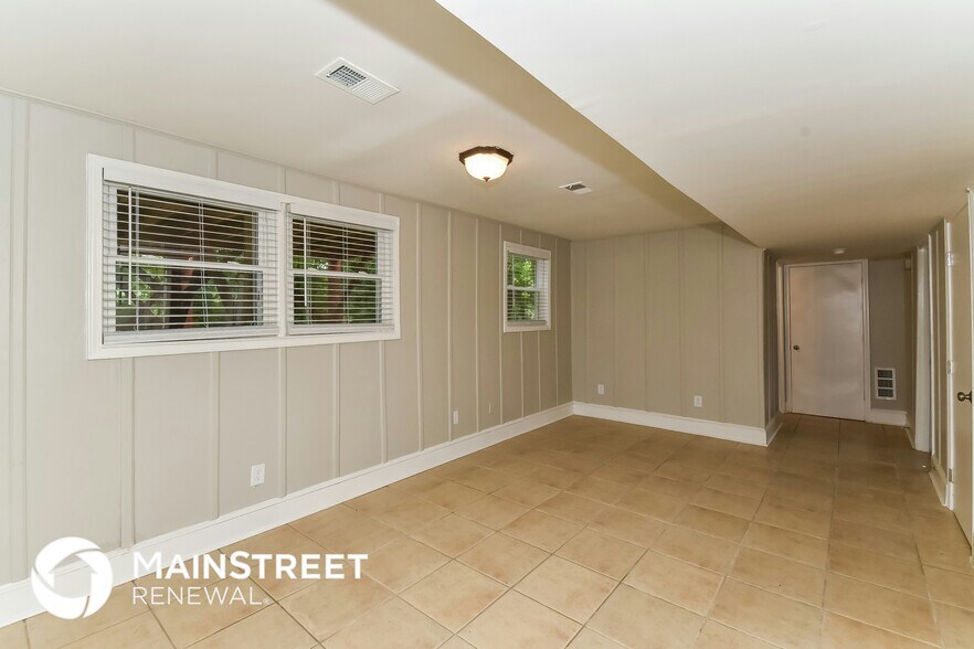 Building Photo - 2882 Green Trail Dr