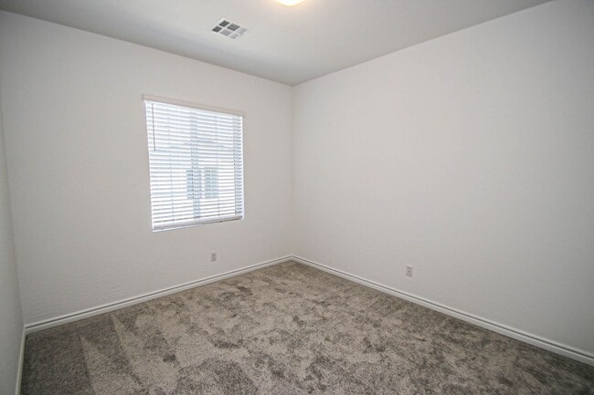 Building Photo - 20 Barbara Ln