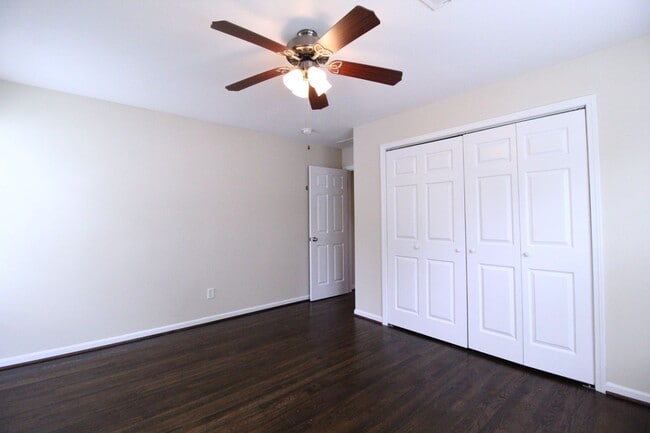 Building Photo - 1 Bedroom 1 Bath Duplex in Navy Hill Area ...
