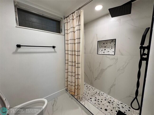 Building Photo - 4100 N 58th Ave