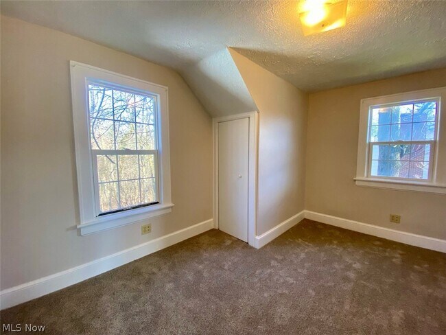 Building Photo - 623 Doris Ave