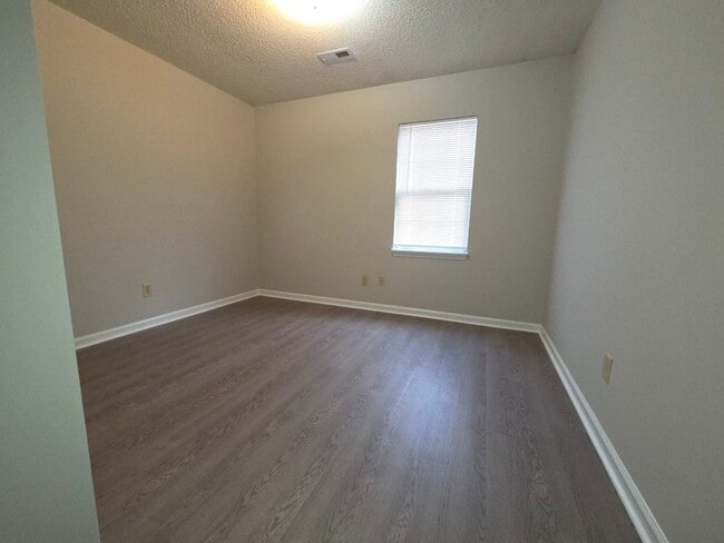 Building Photo - 309 E Spruce St