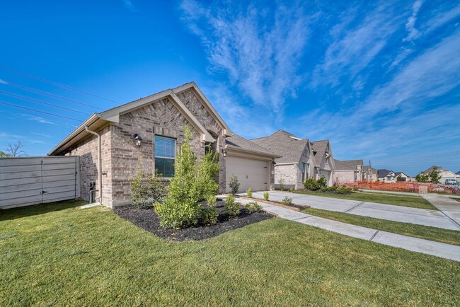 Building Photo - 2334 Honeyberry Shrub Dr