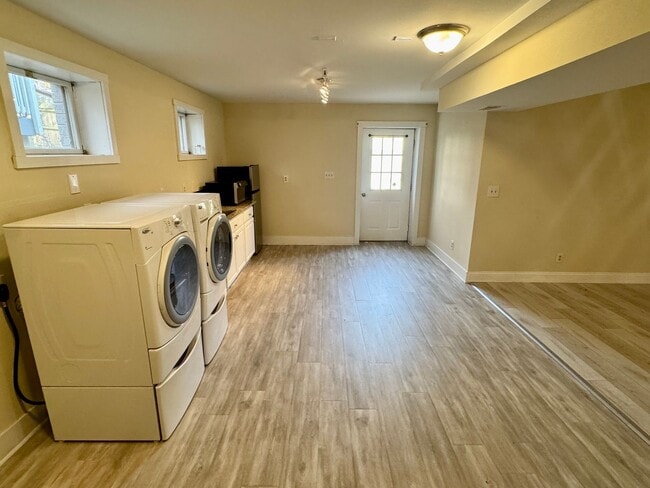 Building Photo - One-Bedroom, One-bath Basement Apartment in Sought-After Community of Aquia Harbour