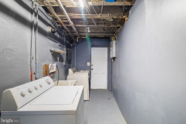 Building Photo - 5517 Ridgewood St