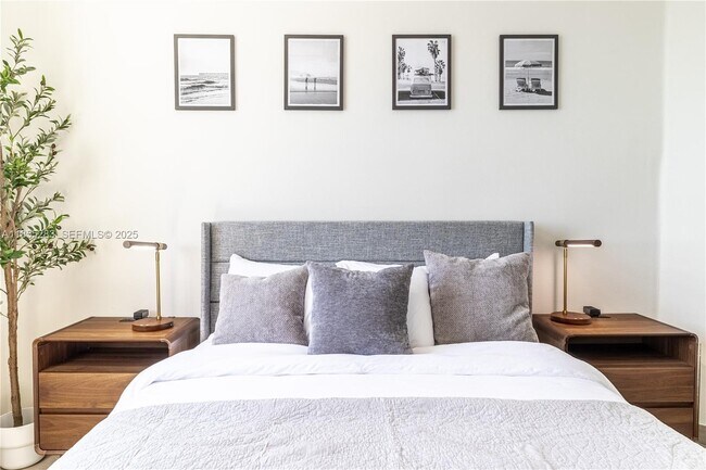 Building Photo - 3255 NE 184th St