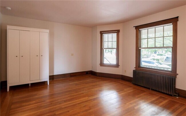 Building Photo - 446 Broadway