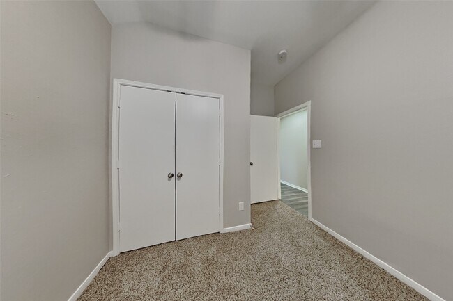 Building Photo - 18610 Willow Cove Dr